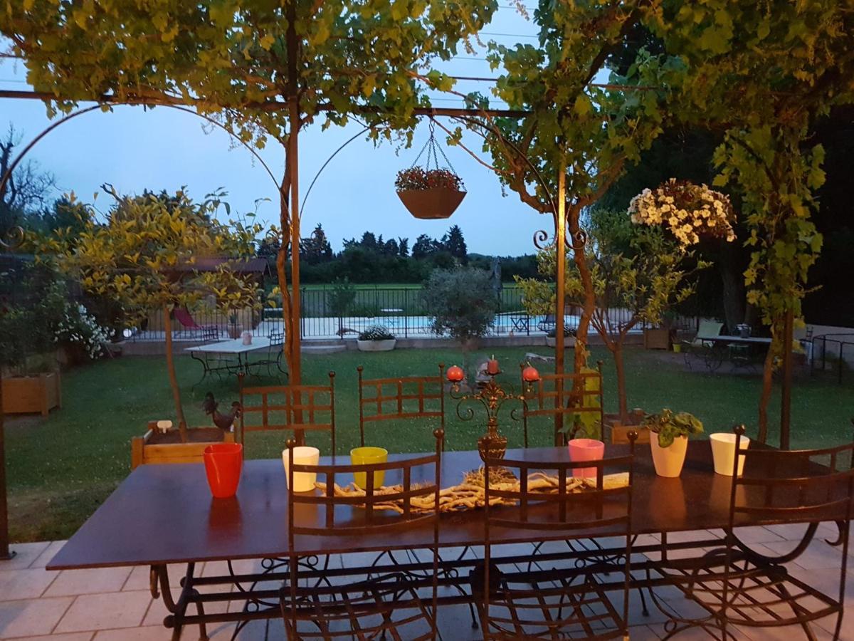 Bed and Breakfast Fleur De Garance Le Thor Esterno foto