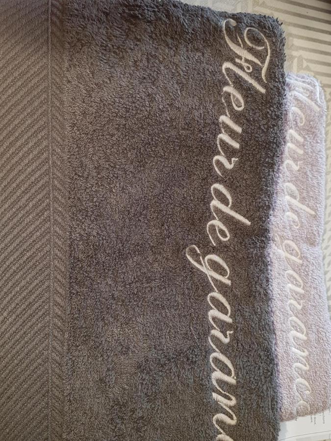 Bed and Breakfast Fleur De Garance Le Thor Esterno foto
