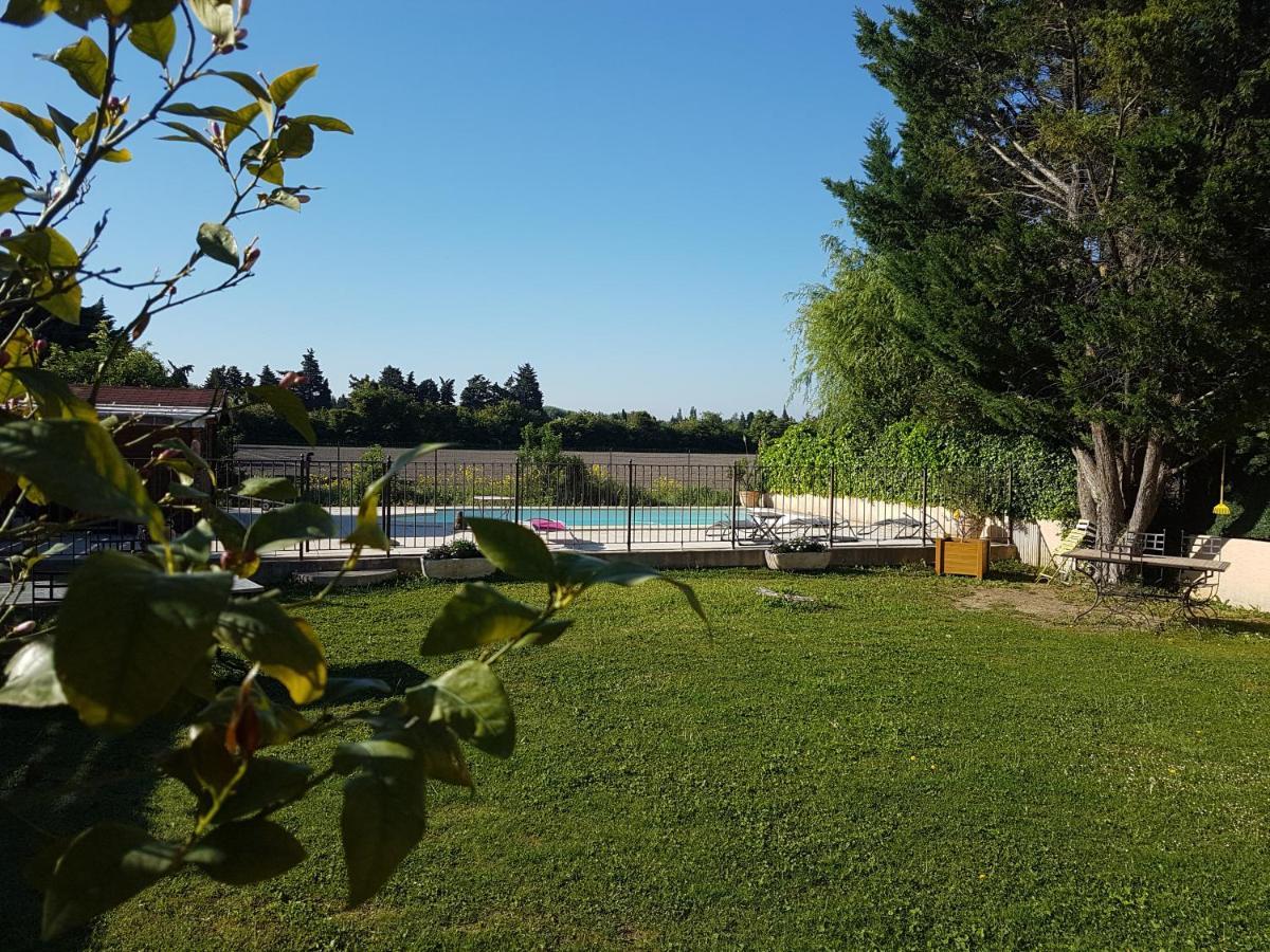 Bed and Breakfast Fleur De Garance Le Thor Esterno foto